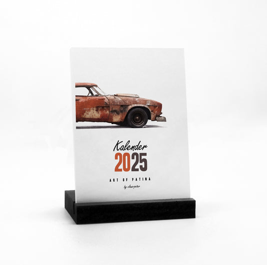 Rusty Cars Kalender 2025 - 12 kultige Rostlauben - Coole alte Autos - Kleiner Tischkalender - 13 Karten mit Holzständer - Cooles Geschenk